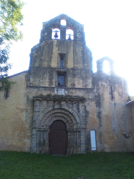 Fachada del Monasterio de Obona. Camino Primitivo