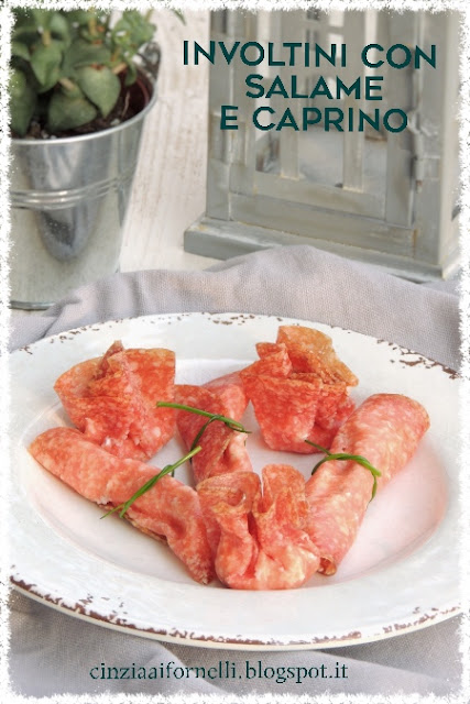 involtini di salame ungherese e caprino