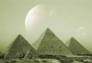 [le piramidi di Giza con pianeti nel cielo]