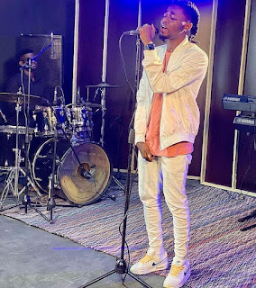 Omah Lay Biography, Pictures, Age, Girlfriend, Wife, House Cars, Net Worth 13 omahlay vibe 20210723 74