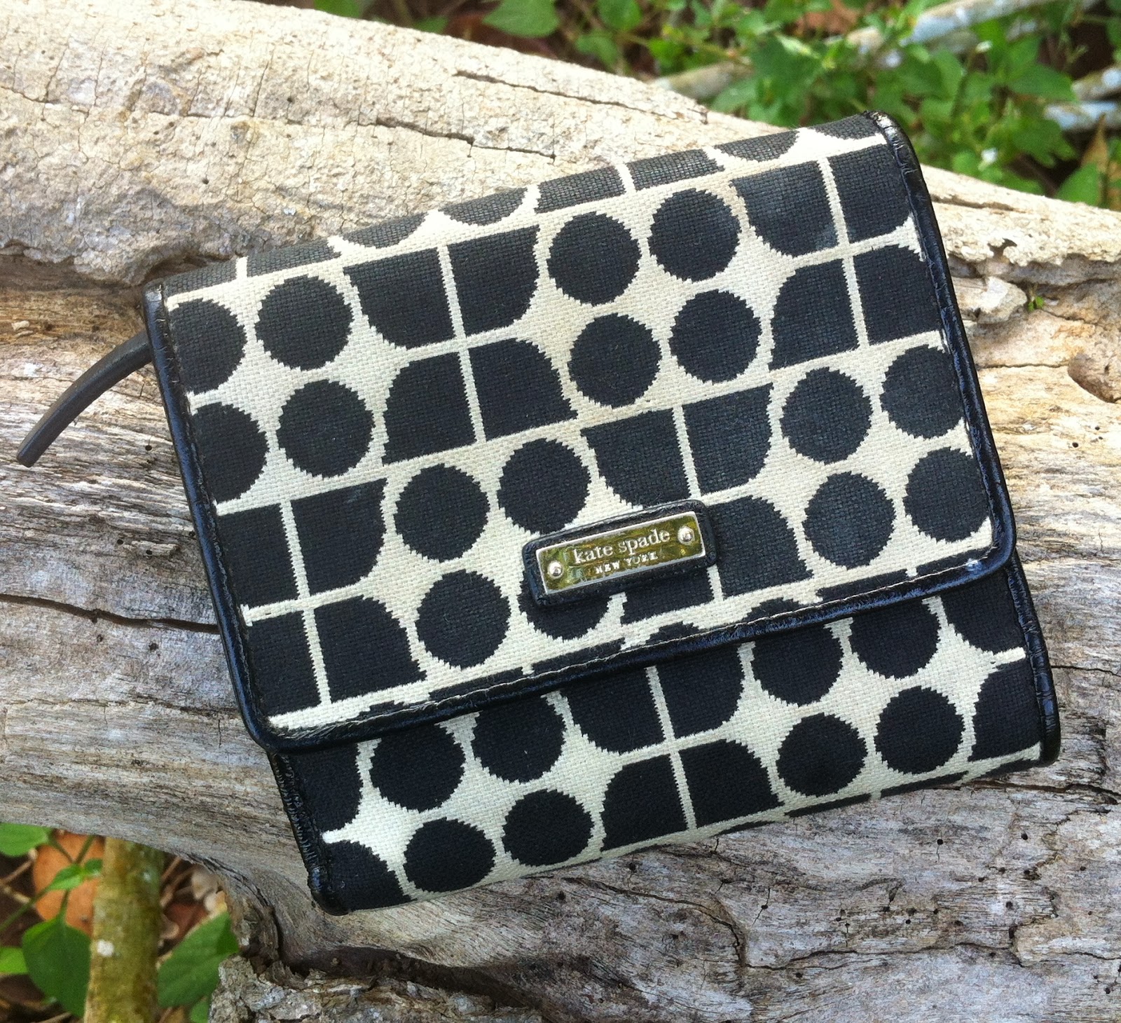 DYBUNDLE COLLECTION AUTHENTIC KATE SPADE NEW YORK WALLET FOR WOMAN (sold)