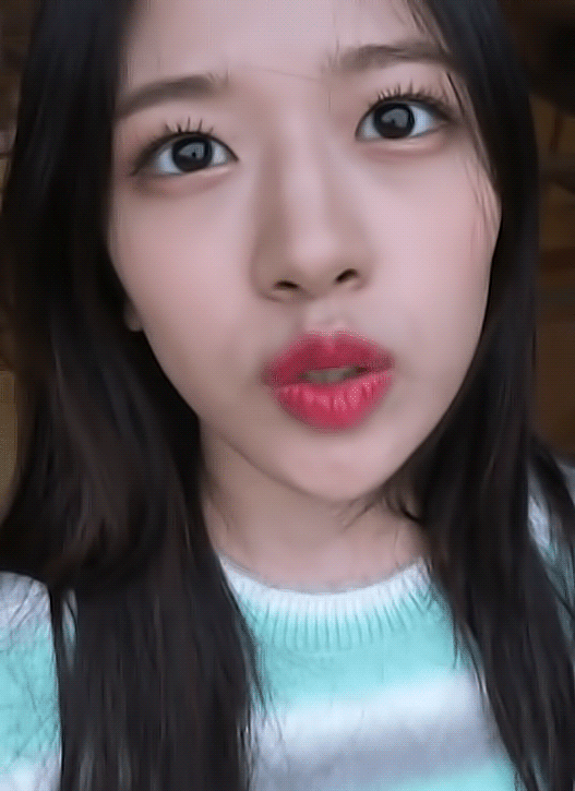 아이즈원> 신난 안유진 얼빡 미모