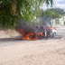 EXCLUSIVO: Carro pega fogo na rua Central de Assunção; fotos e vídeos