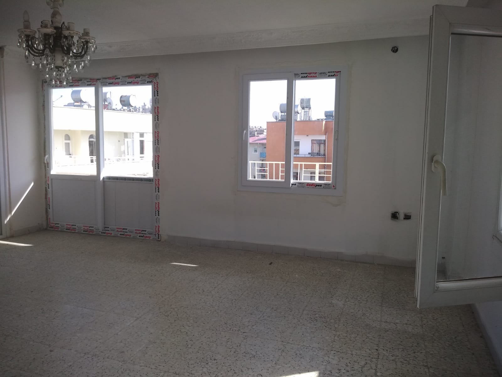 KİRALIK EV MERSİN YENİŞEHİR CUMHURİYET MAHALLESİNDE 3+1 DAİRE