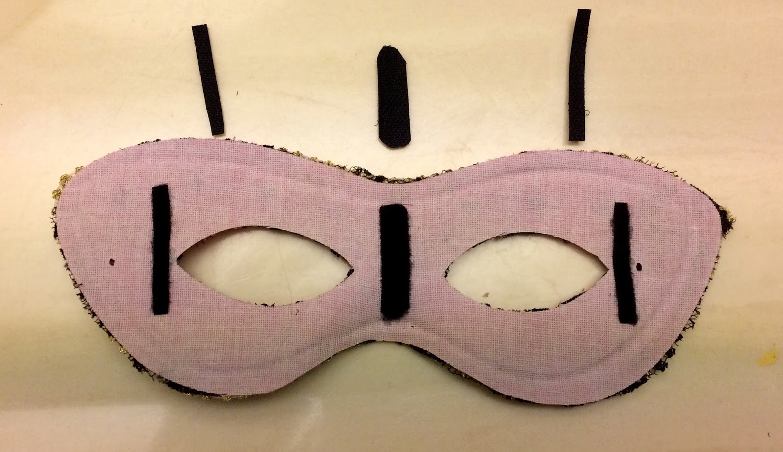 Sew Modern Sew Historical Masquerade mask hack for people who wear