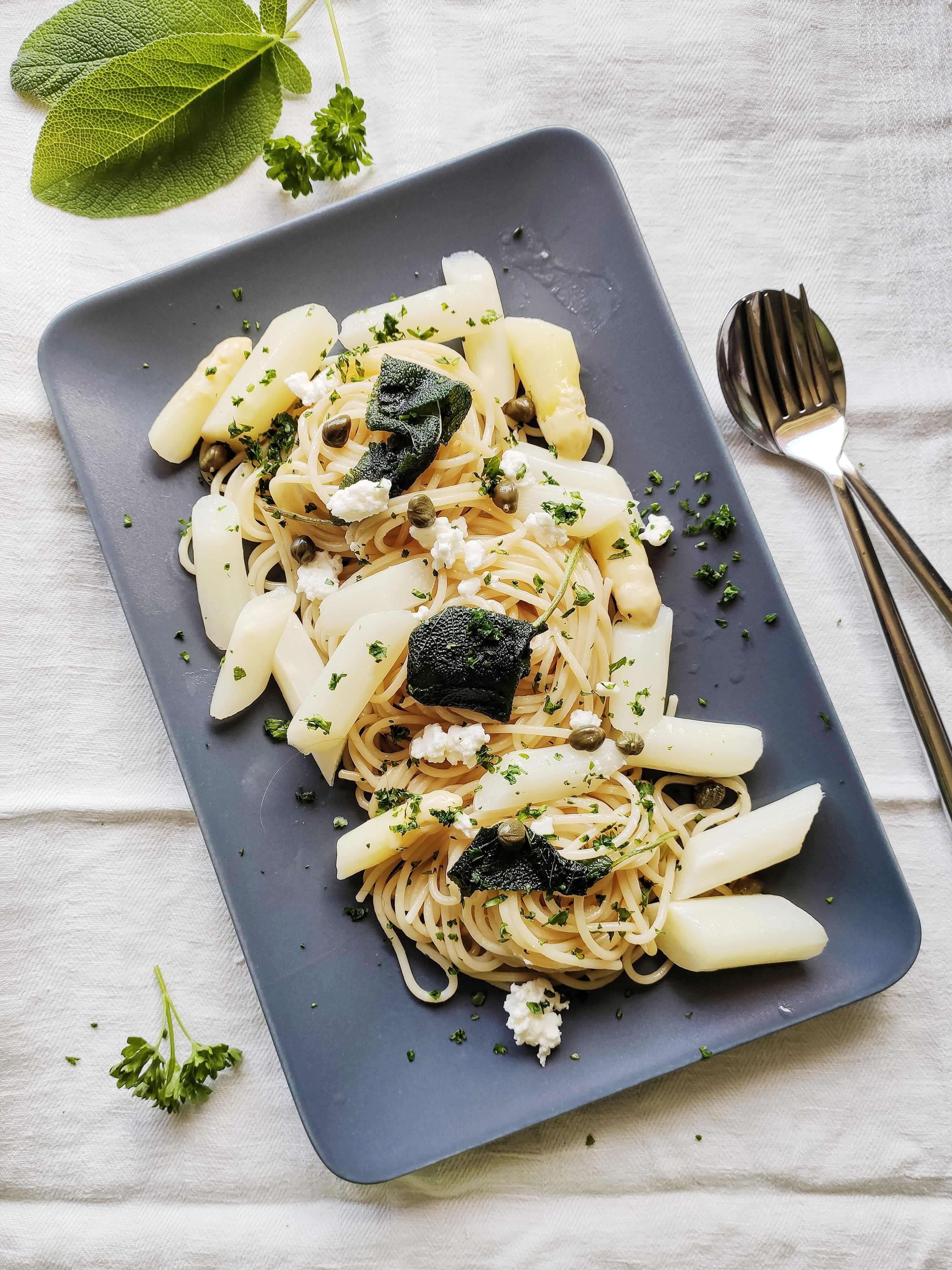 Gruner Spargel Aus Dem Dutch Oven Lammrippchen Vom Grill