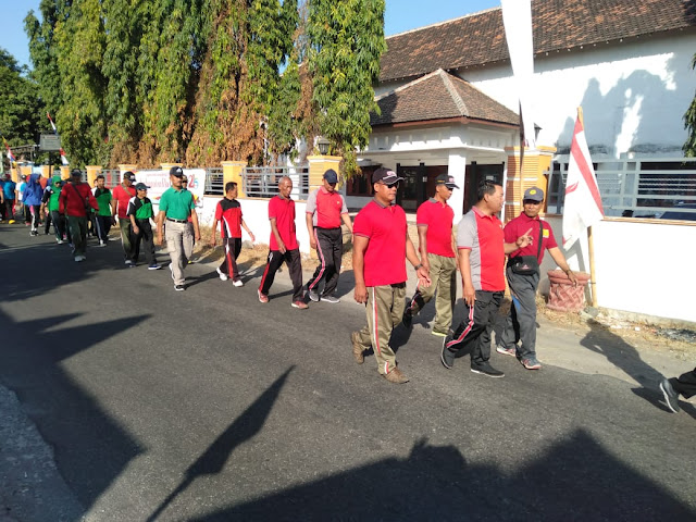 Jalin Sinergitas Anggota Koramil 22 Wonosari Hadiri Gerak Jalan Sehat