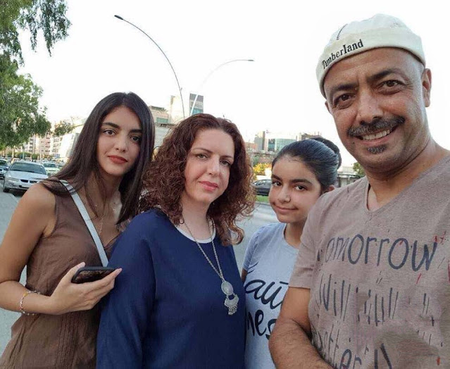 قاسم ملحو وزوجته آمال سعد الدين وبناته حنين و شام قاسم ملحو وزوجته آمال سعد الدين وبناته حنين و شام