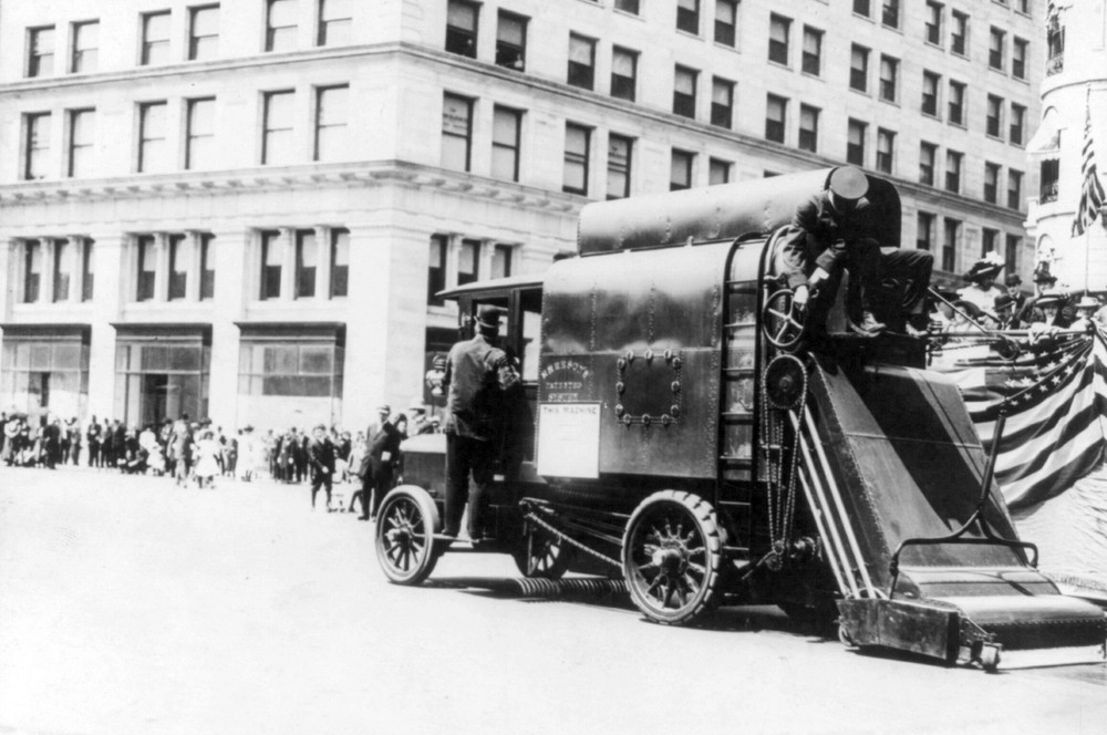 Amazing Vintage Photos of Street Cleaners in New York City From Between the Late 19th and Early