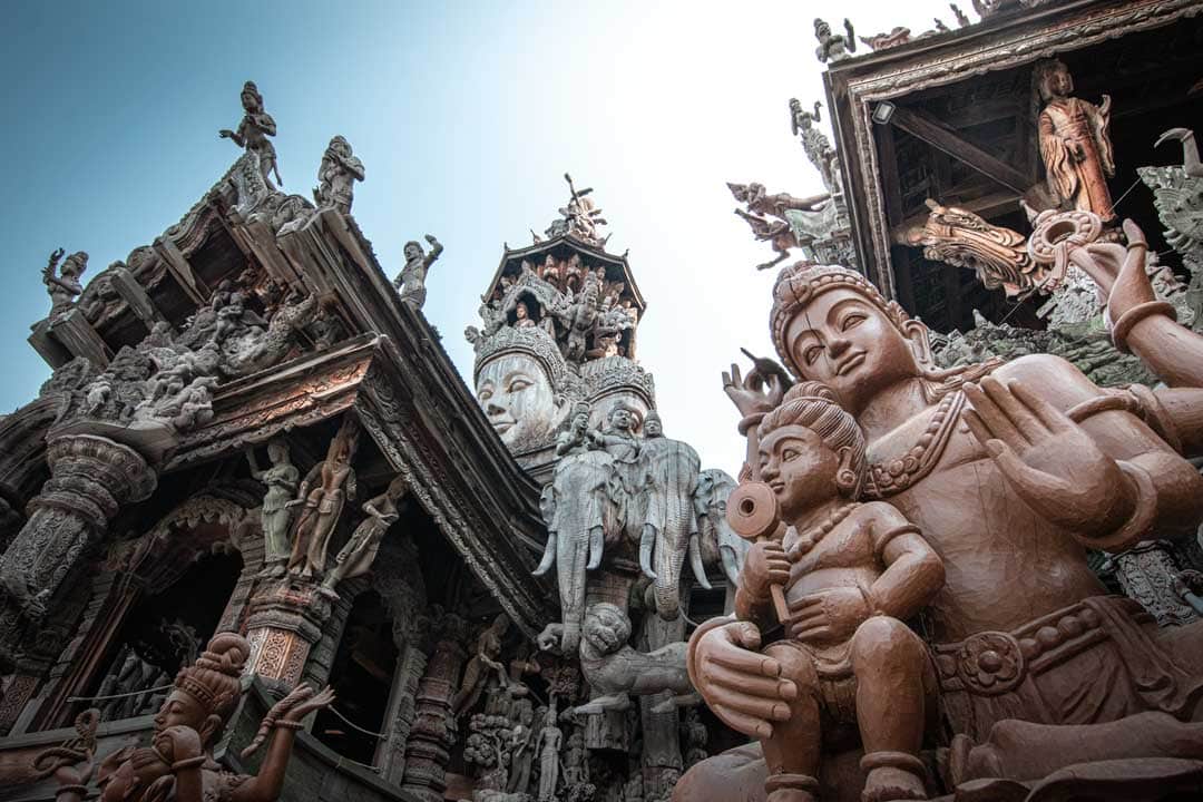 Бог украсил. Храм истины Паттайя Таиланд. Статуя Богини храм Тайланд. Храм истины в Тайланде фото. Храм истины в Паттайе обои.