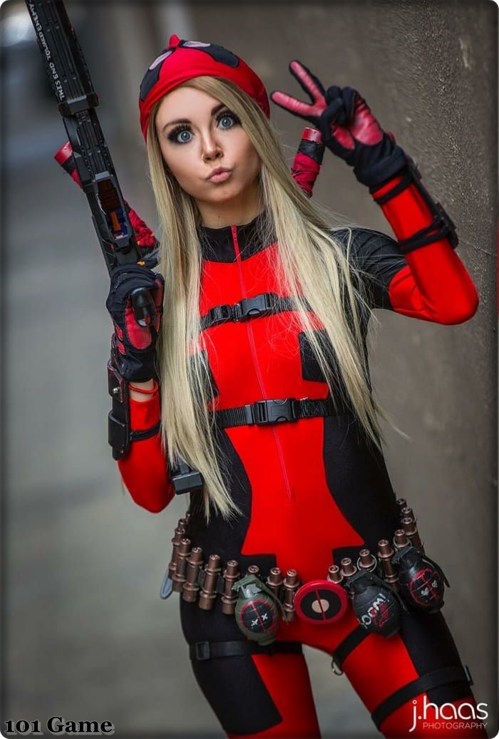 Hot Cosplay Girl