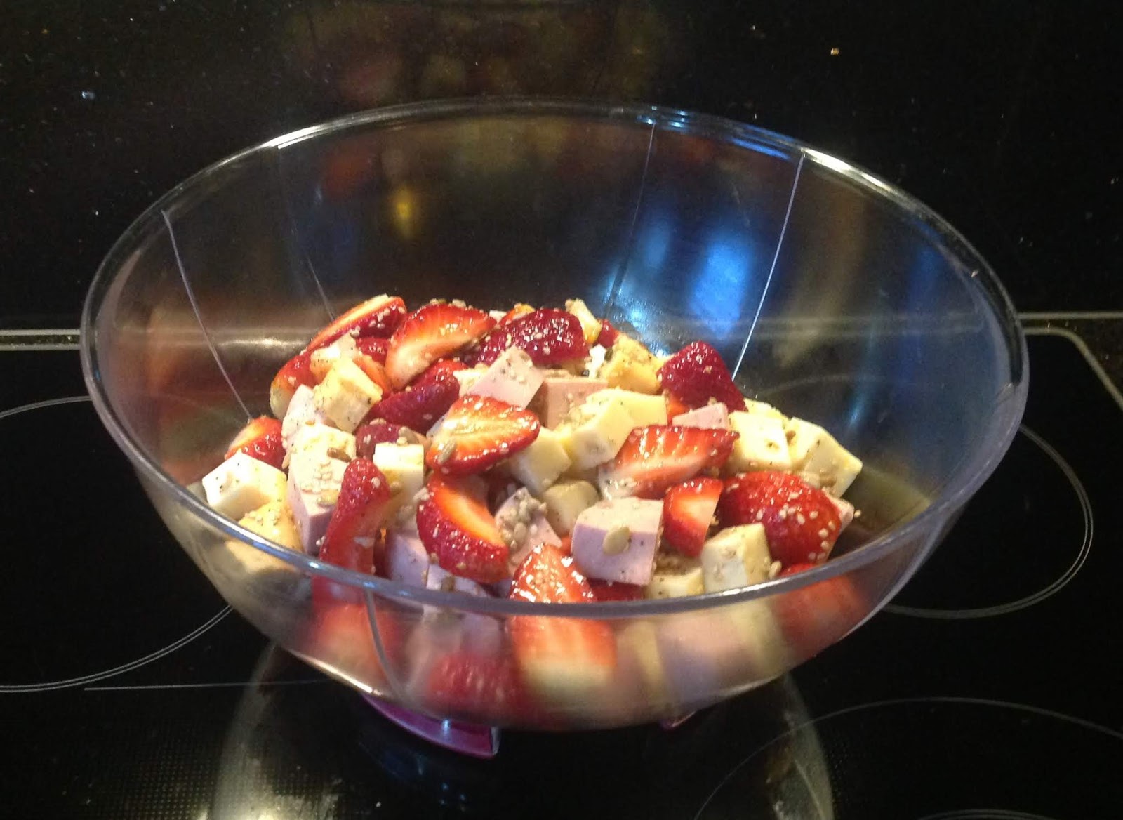 Wessels low carb Welt: Erdbeer-Käse-Wurst-Salat Wessels low carb Welt: Erdbeer-Käse-Wurst-Salat