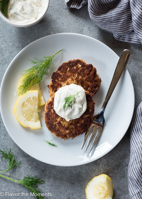 Crispy Salmon Cakes with Lemon Dill Sauce