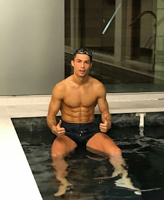 Foto Tubuh Berotot Cristiano ronaldo