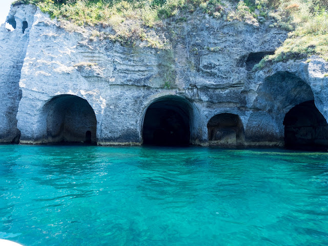 Grotte di Pilato, Murenai, Ponza @Valeriaderiso Grotte di Pilato, Murenai, Ponza @Valeriaderiso
