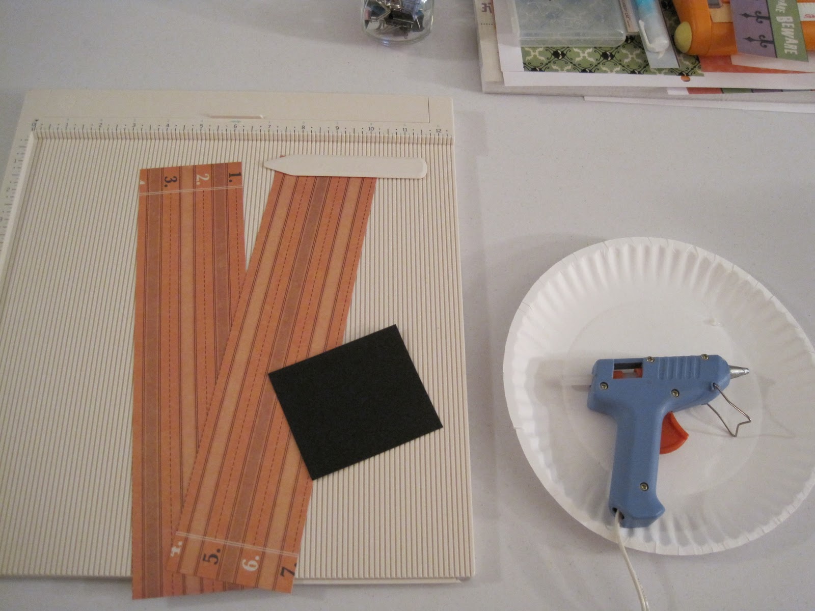 Katie Stories {Scrapbook + Crafting Blog}: Paper Accordion Fold Circles