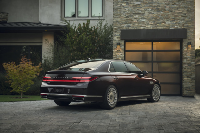 2021 Genesis G90 Review