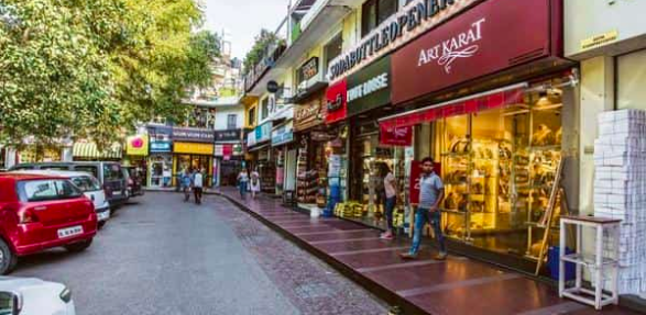 Khan Market, A Rich Market To Shop And Eat In New Delhi