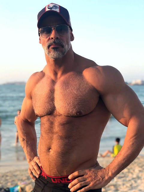 Hot Silver-Haired Daddy - Culeroconnor