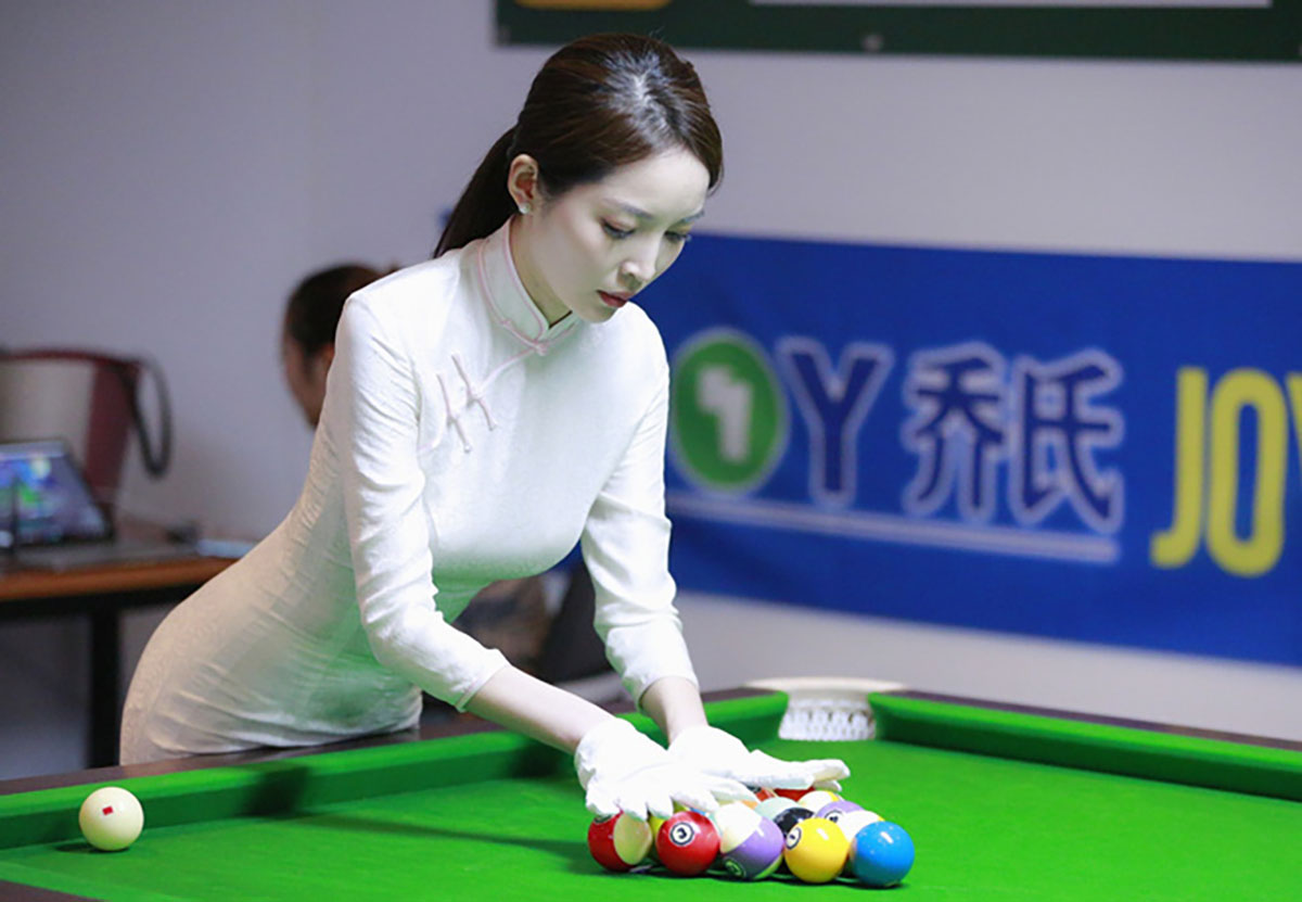 Hot Busty Huge Tits Billiard Referee Wang Zhongyao Wallpapers That Beauty Is Enough To Make