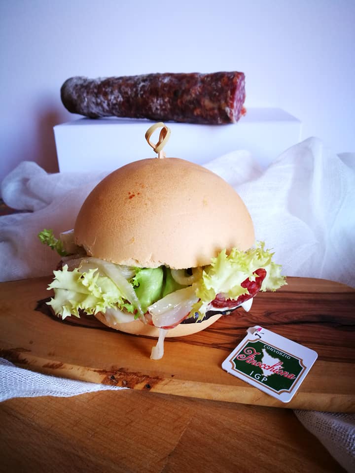 Panini d'Italia Il incontra la Finocchiona Toscana IGP In