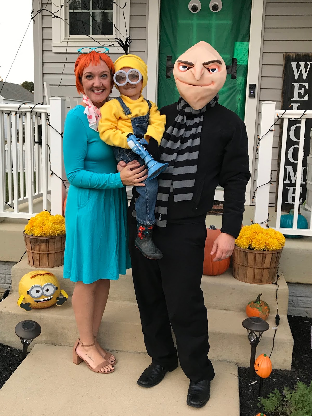 Momfessionals: Family Costume Ideas - Part TWO