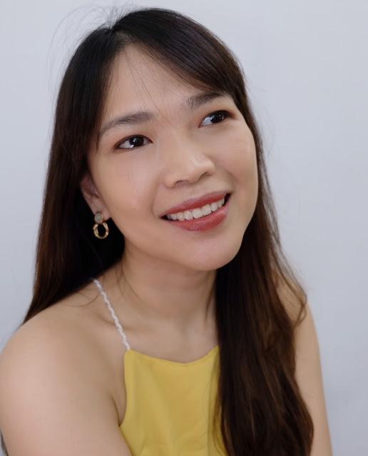 NARS Pure Radiant Tinted Moisturizer Review By Nikki Tiu of askmewhats.com