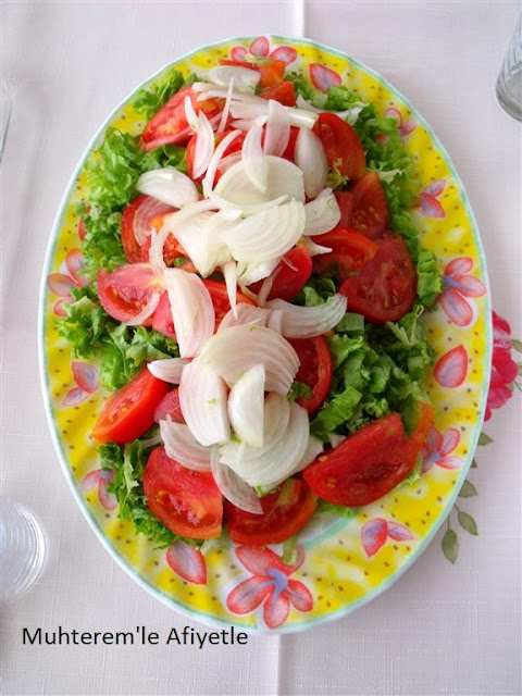 domatesli kıvırcık salata resmi