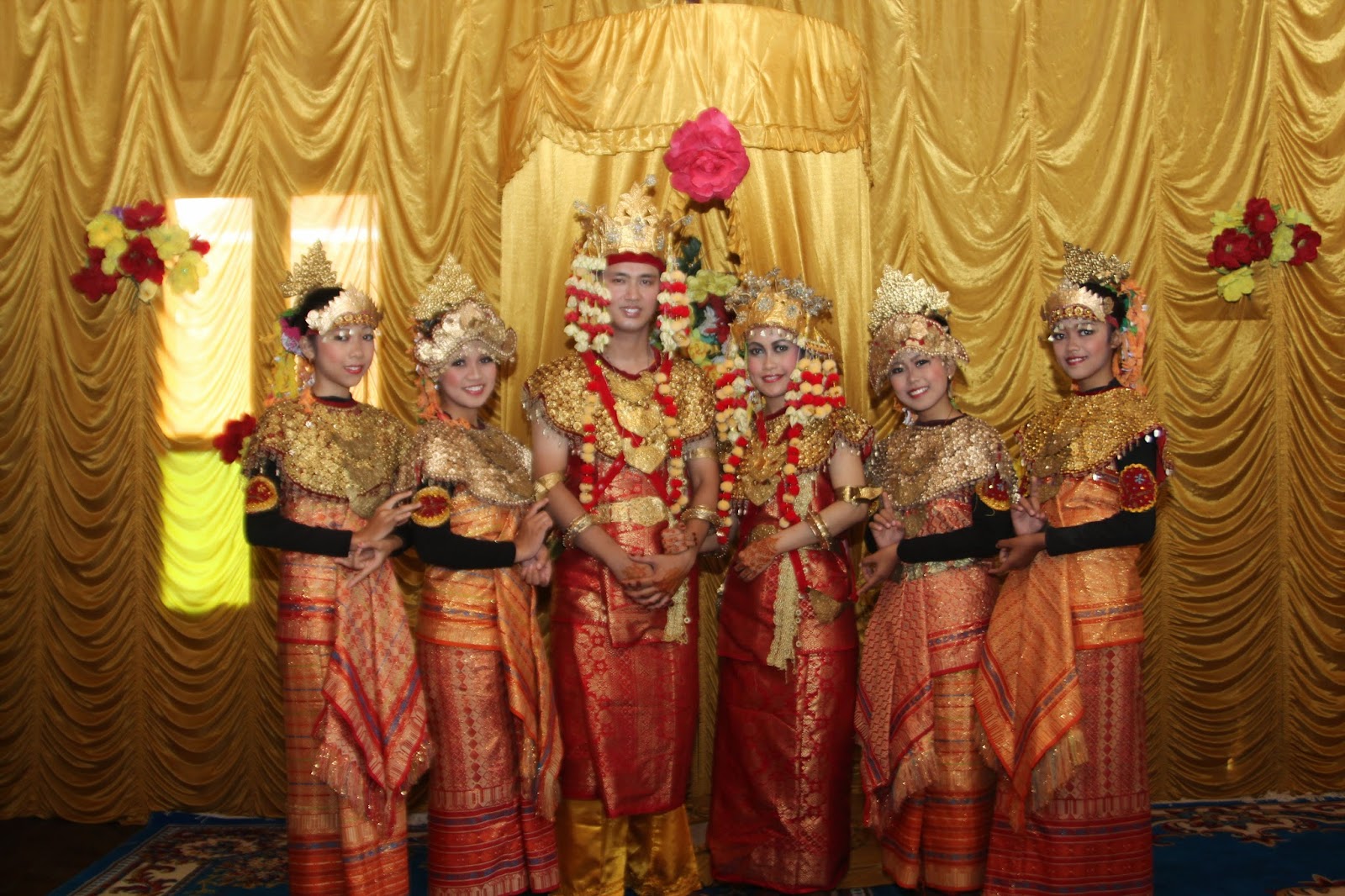 pakaian pengantin palembang modern 