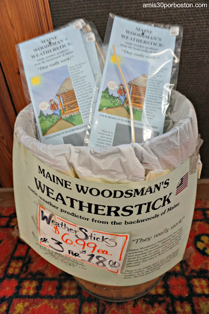 Maine Woodsman's Weather Stick en Land's End Gift Shop