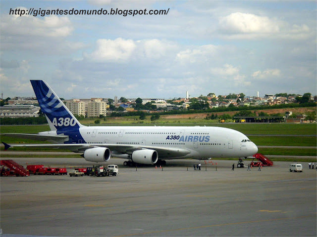 Airbus A380 - Maior avião de passageiros do mundo