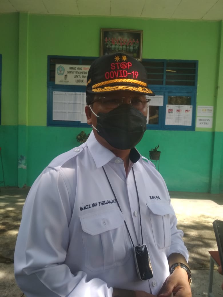 Sekdaprov Kepri Mencoblos di TPS 20 Sei Jang Tanjungpinang Sekdaprov Kepri Mencoblos di TPS 20 Sei Jang Tanjungpinang