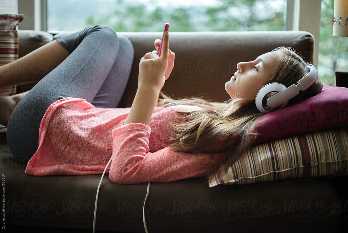 Làm gì cho vui khi phải ở nhà? Làm gì cho vui khi phải ở nhà?