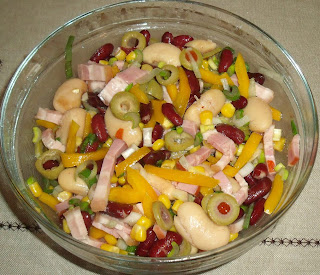 Salata cu fasole boabe si bacon (2 persoane)