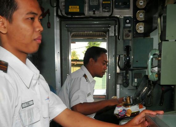 Info Terbaru Gaji Pegawai Kereta Api Lengkap Dengan Jenis Jenis Tunjangan Yang Diterima Gaji Pegawai 2021