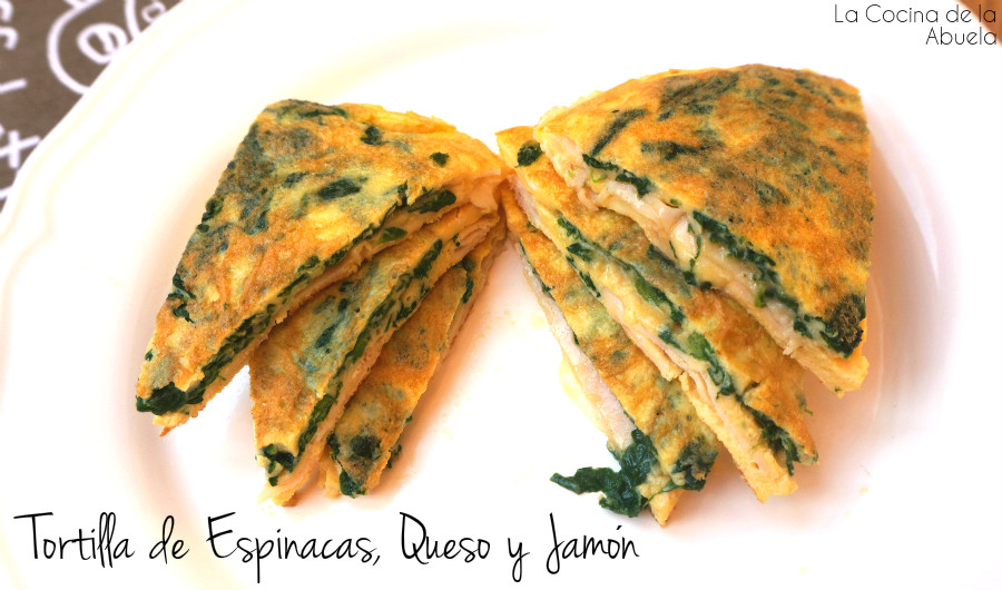 Tortilla de espinacas, queso y jamón.
