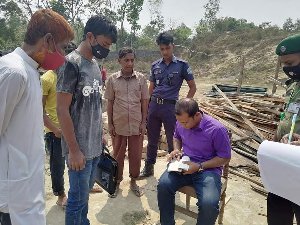 ছোট মহেশখালীতে অবৈধ স্থাপনার বিরুদ্ধে উপজেলা প্রশাসনের অভিযান ছোট মহেশখালীতে অবৈধ স্থাপনার বিরুদ্ধে উপজেলা প্রশাসনের অভিযান