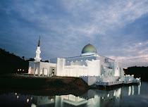 Masjid UIAM Kuantan. Bia'h solehah yang indah=)