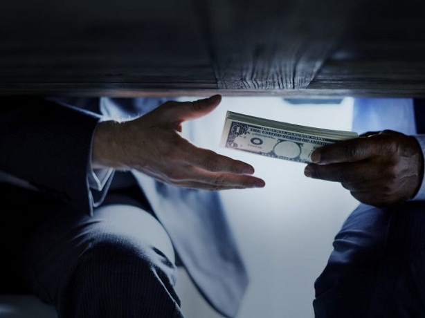 විශ්ව ශක්තියෙන් ලෙඩ සුවකරන වෙදාගේ පොළී ජාවාරම හෙළිවෙයි