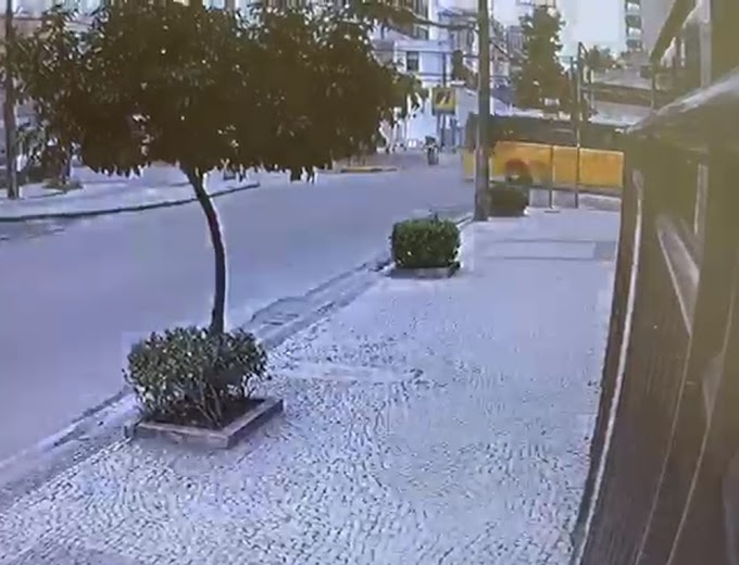 Ônibus atinge ciclista em Botafogo, na Zona Sul do Rio