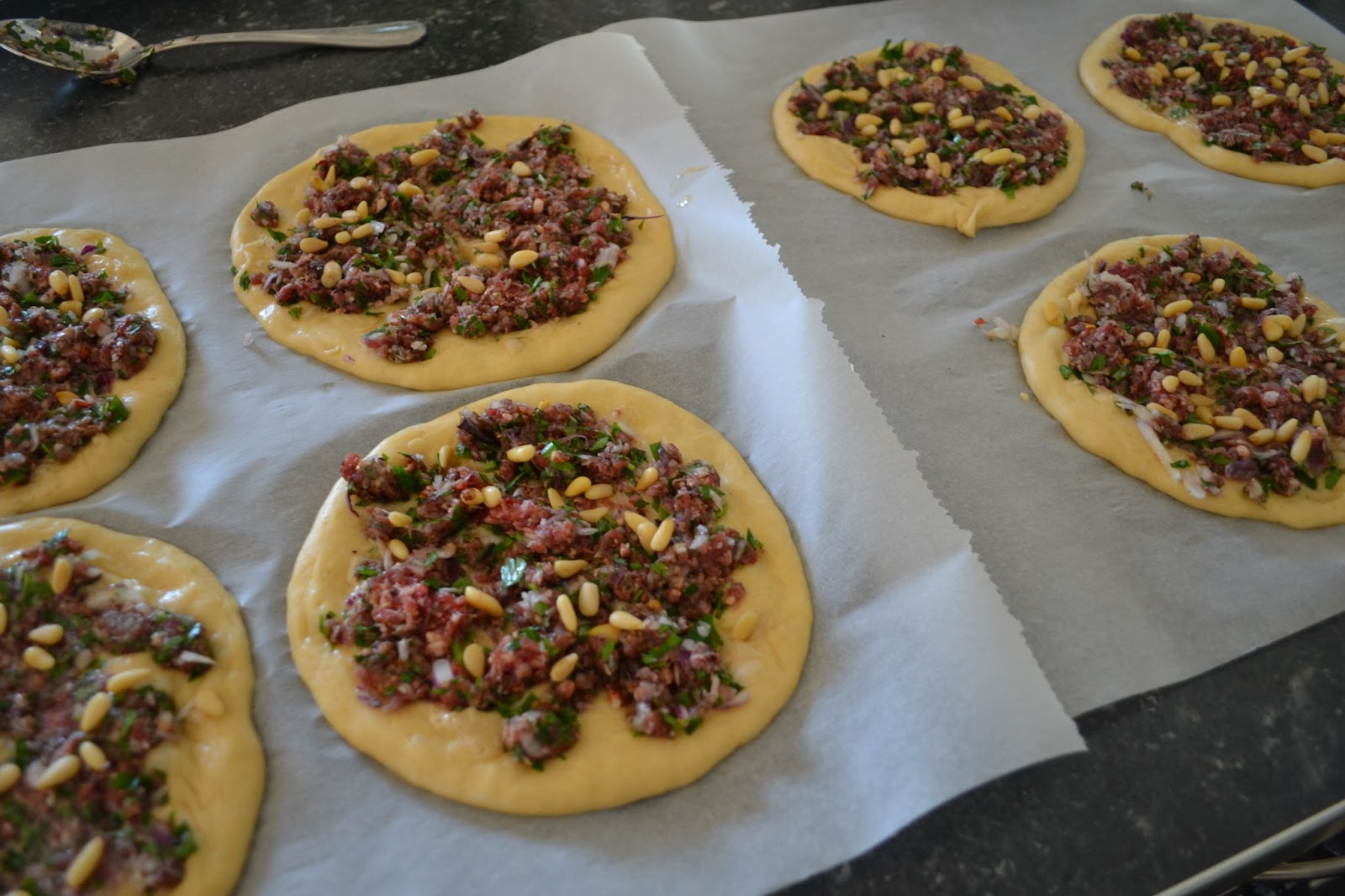 Lekker op het platteland Lahmacun Turkse pizza van Ottolenghi