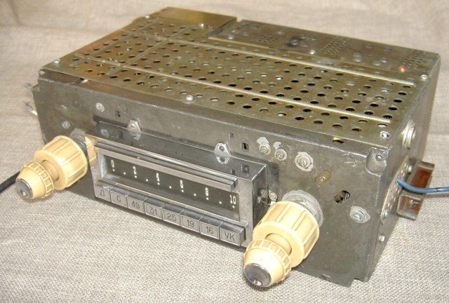 Автомобильный радиоприёмник АВП-60