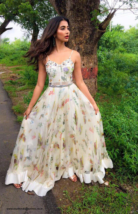 Pooja Hegde at Lot Mobile Store in Vijayawada