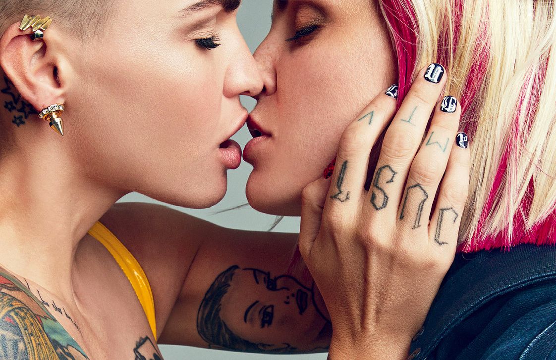 Lesbian part 1. Руби Роуз lesbian. Руби Роуз с девушкой. Руби Роуз поцелуй.