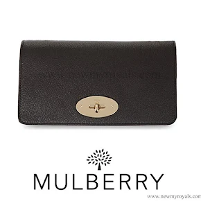 Kate Middleton carried MULBERRY Bayswater suede clutch