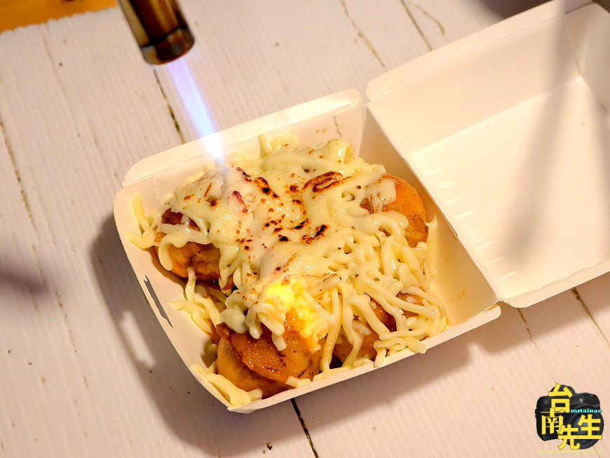 高雄章魚燒／下午才營業只賣4小時／限量供應晚來吃不到／當天採買新鮮章魚／每日隨機四種口味／隱藏版不定期推出／堅持現點現做／附贈自製小菜