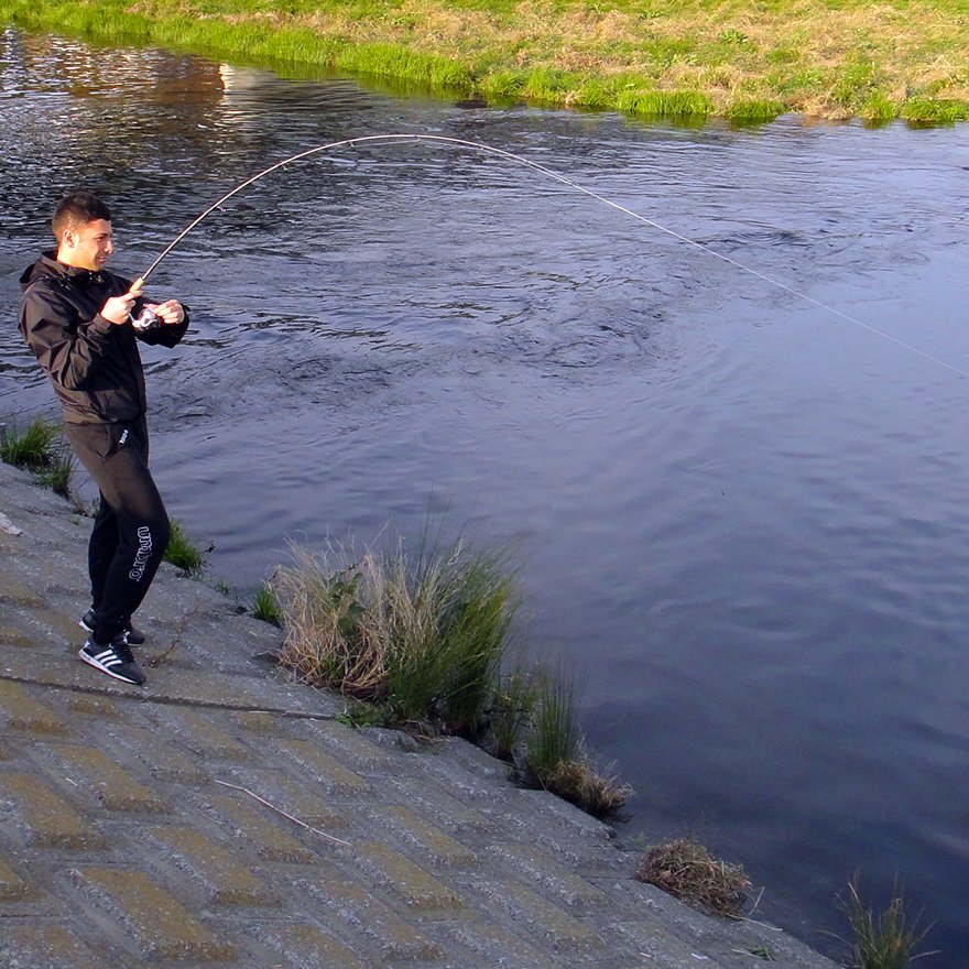 It's Tokyo Style Lure fishing in Tamagawa river, Tokyo.