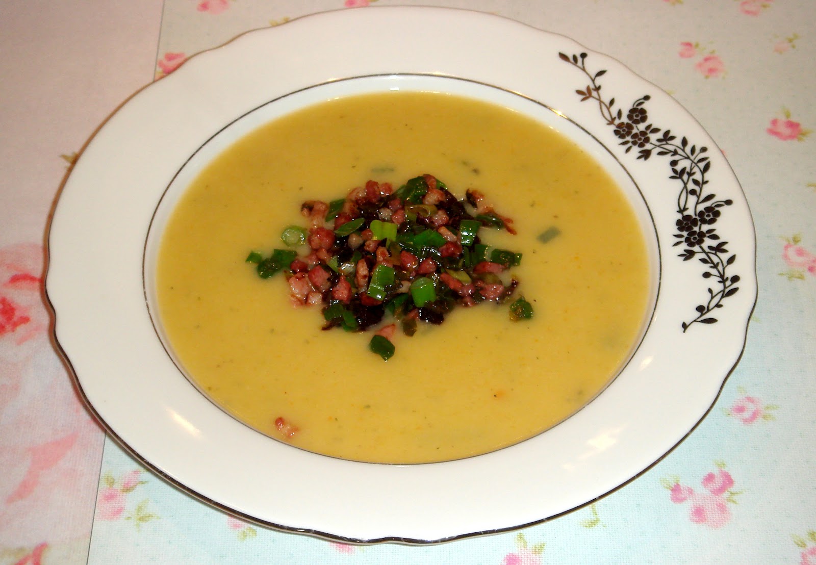 Lilu...Im Zuckerland: Cremige Kartoffelsuppe mit Speck-Pflaumen-Topping