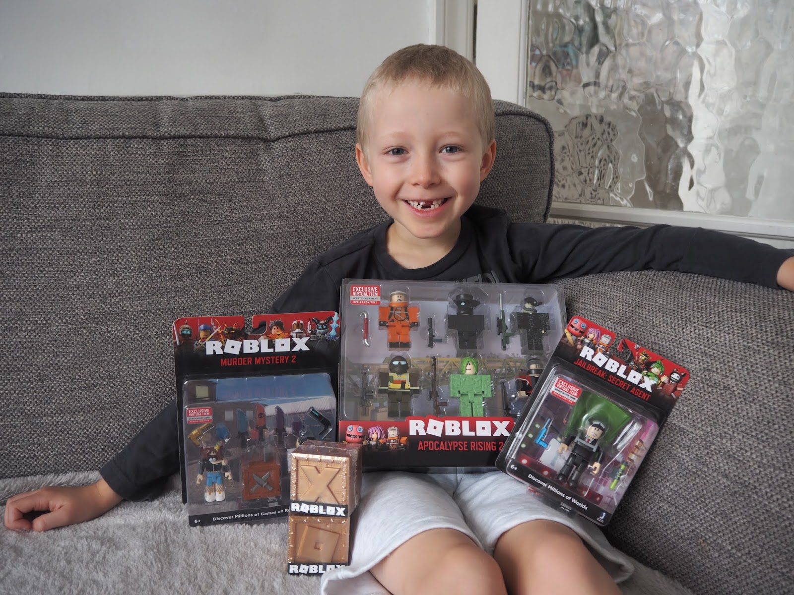 Chic Geek Diary The New Roblox Toys From Jazwares Review Giveaway - roblox jailbreak game review