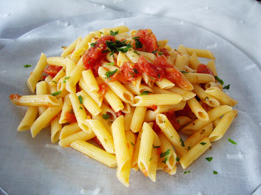 Macarrones Rayados A La Rabiata

